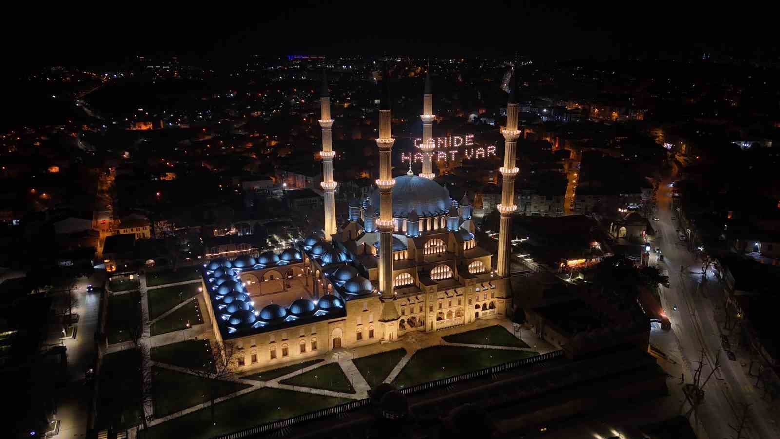 selimiye camiinde mahya mesaji degisti camide hayat var 4