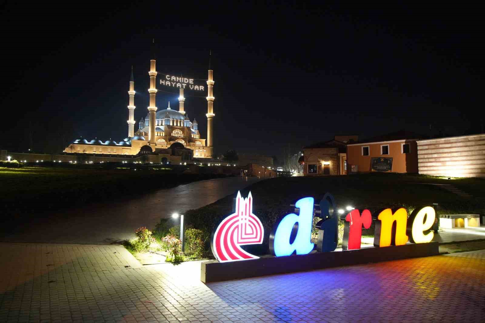 selimiye camiinde mahya mesaji degisti camide hayat var 5