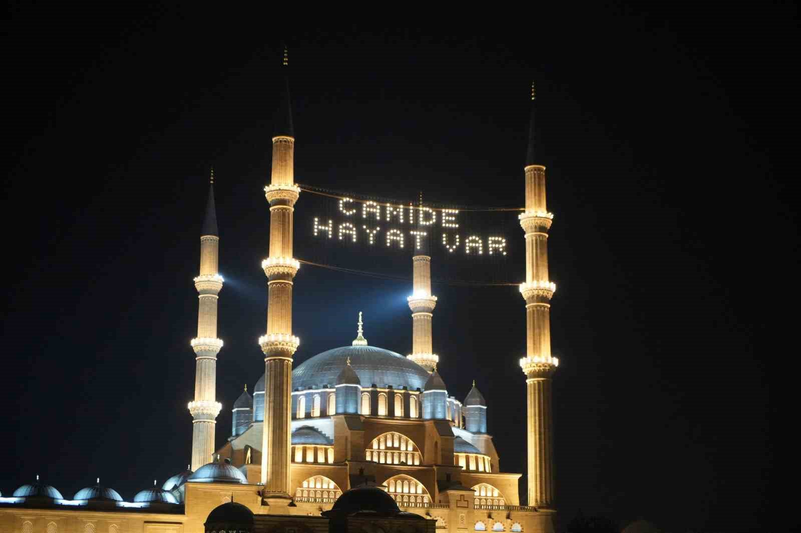 selimiye camiinde mahya mesaji degisti camide hayat var 7 STbc6XQe