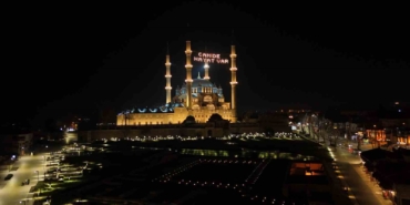 selimiye-camiinde-mahya-mesaji-degisti-camide-hayat-var-knbGaXSB.jpg