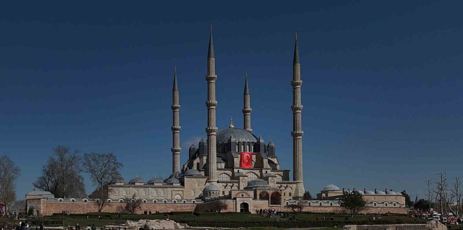 selimiye camiinde restorasyon sonrasi ilk bayram namazi kilindi 1 9WkKtPcB