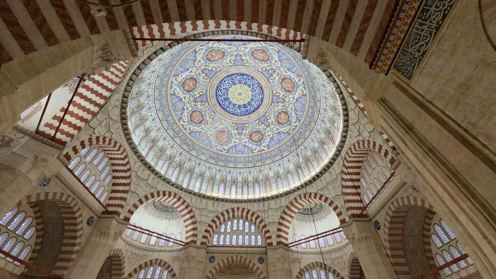 selimiye camiinde restorasyon sonrasi ilk bayram namazi kilindi 4 zPspgjTS