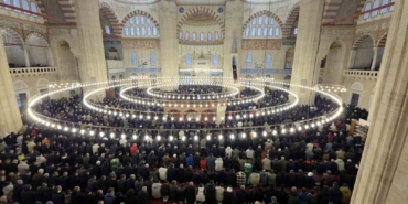 selimiye-camiinde-restorasyon-sonrasi-ilk-bayram-namazi-kilindi-4n6HGpST.jpg