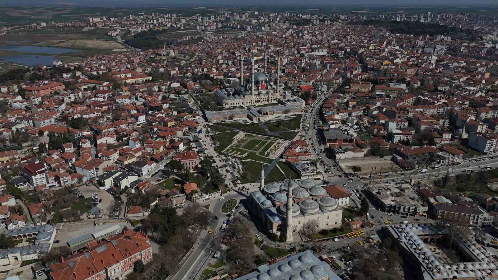 selimiye camiinde restorasyon sonrasi ilk bayram namazi kilindi 8 cFKKAUkJ