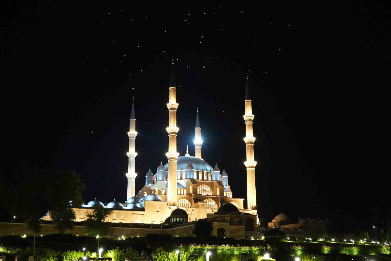 selimiye camiinden yukselen selalar 15 temmuz sehitleri icin okundu 0 jMDpsTNL