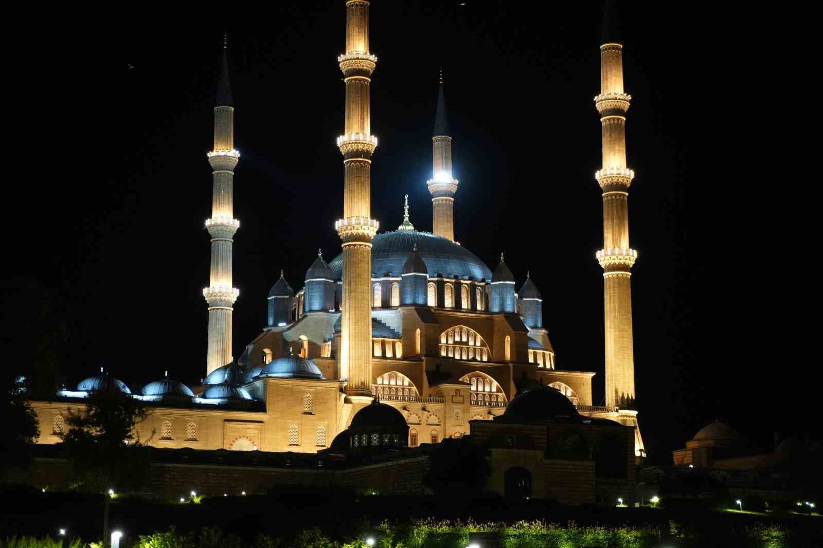 selimiye camiinden yukselen selalar 15 temmuz sehitleri icin okundu 2 hfX6E4PK
