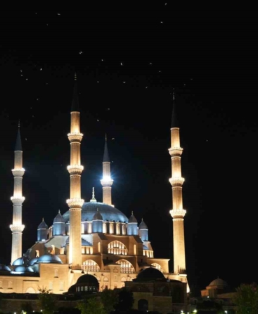 selimiye-camiinden-yukselen-selalar-15-temmuz-sehitleri-icin-okundu-iQHsnFey.jpg