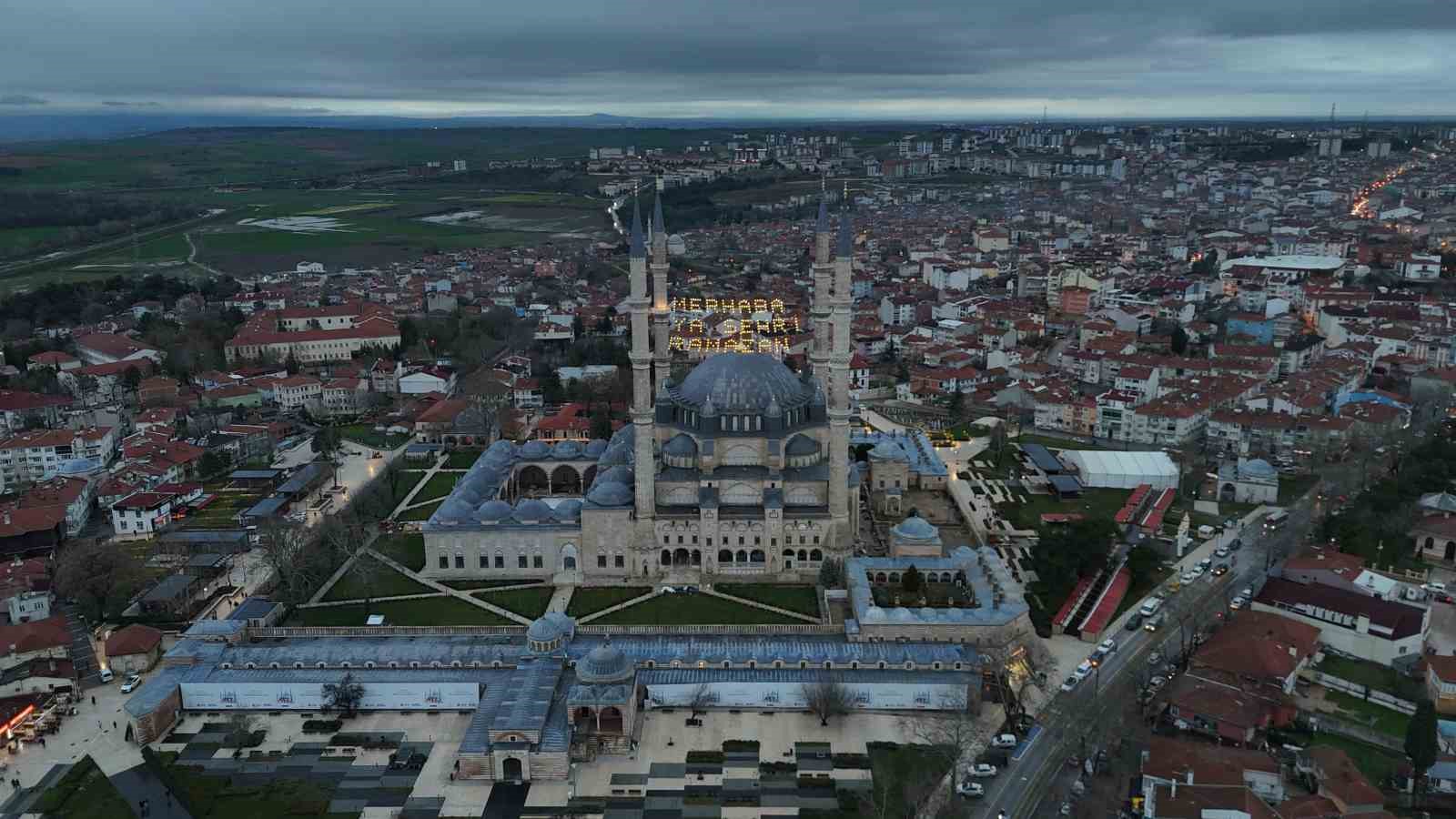 selimiye camiinin minarelerine ramazan mahyasi asildi 1 ZkNsELmC