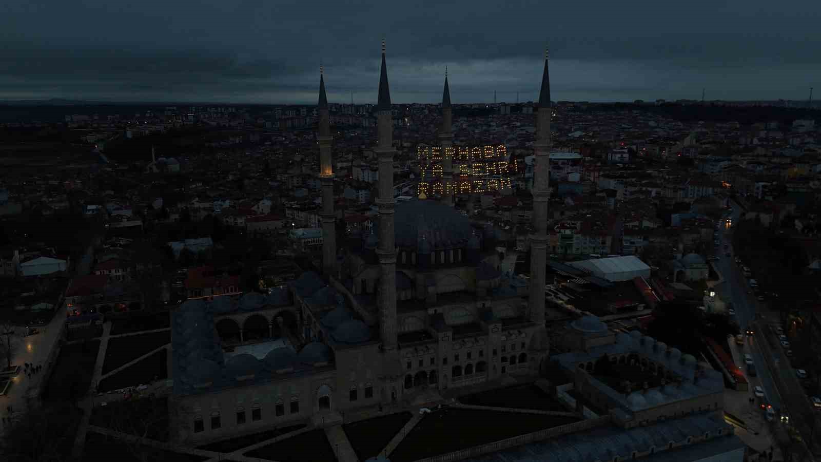 selimiye camiinin minarelerine ramazan mahyasi asildi 2 uvNEsfZc
