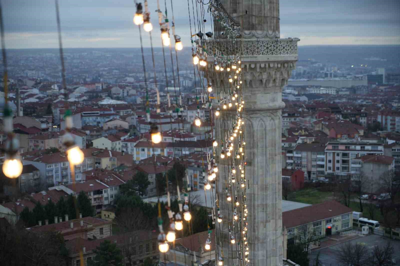 selimiye camiinin minarelerine ramazan mahyasi asildi 6 RCviDTdq