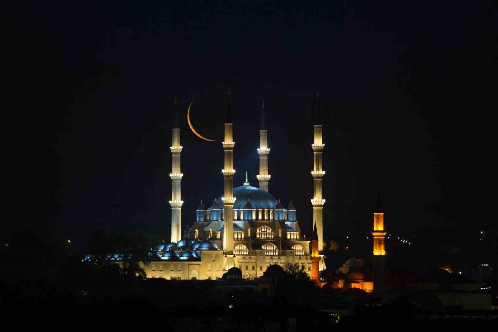 selimiyede hilalli sabah objektiflere yansidi 1 Cmd34tsY