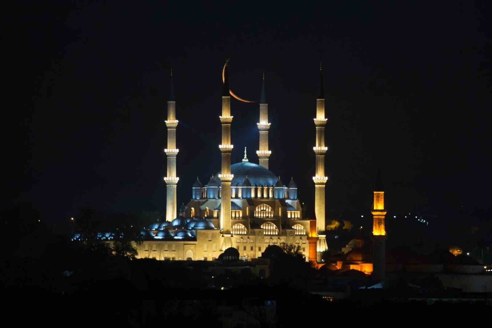 selimiyede hilalli sabah objektiflere yansidi 3 44tqIasK