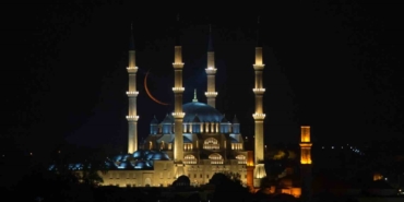 selimiyede-hilalli-sabah-objektiflere-yansidi-sgzdVS6h.jpg