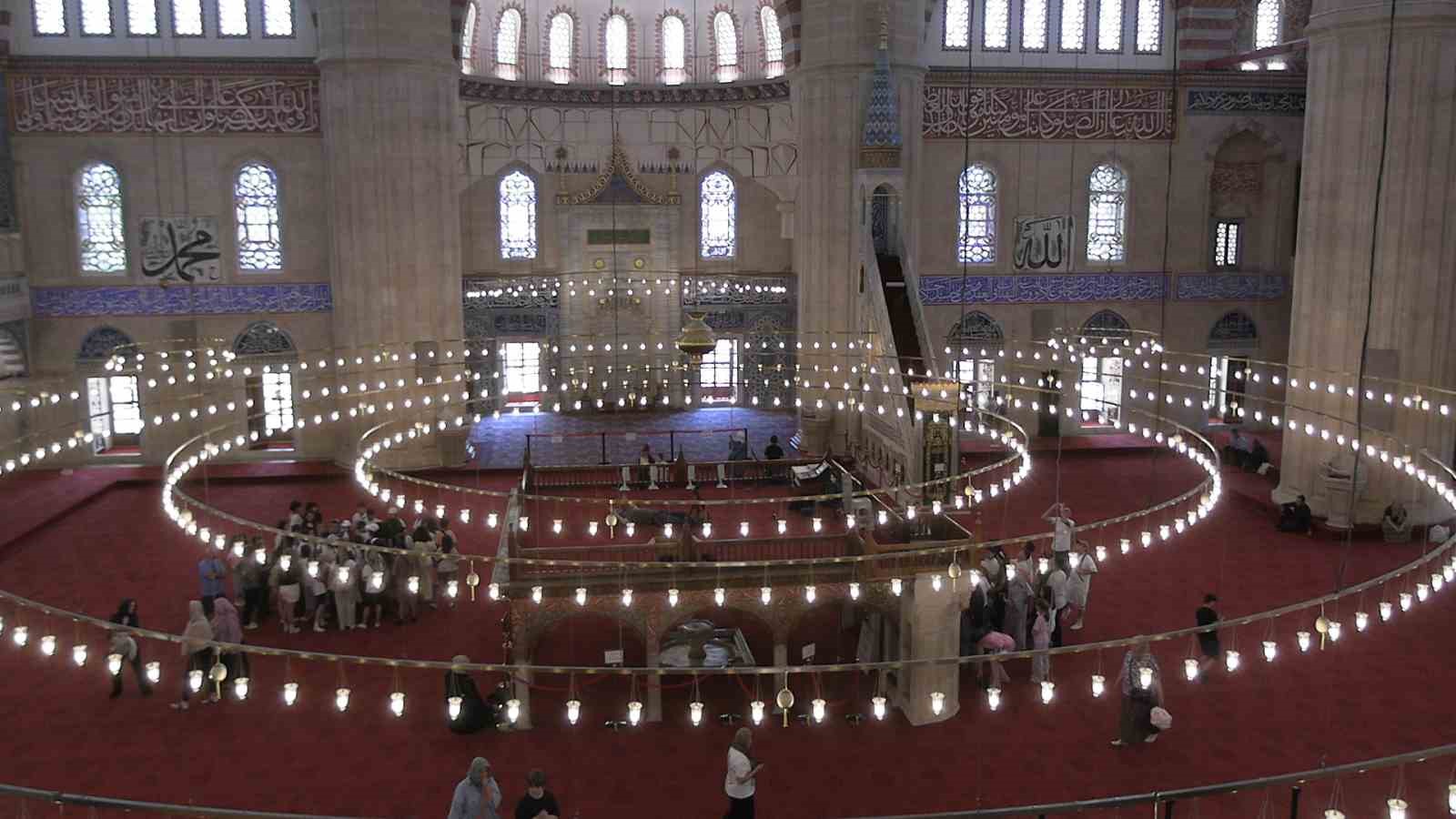 selimiyede tarihi gun cumhurbaskani erdogana edirnede buyuk sevgi seli 3 I4DmMCKQ