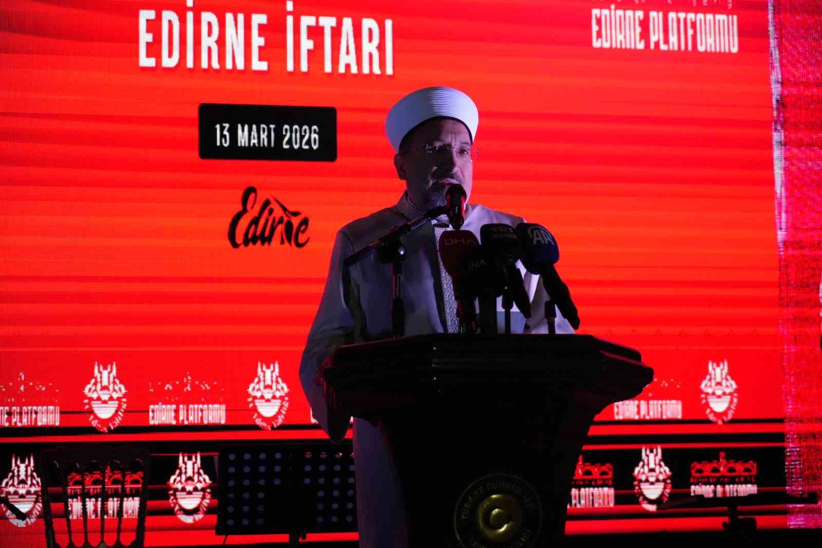 selimiyenin golgesinde binlerce kisi iftarda bulustu 5 9fPlauwh