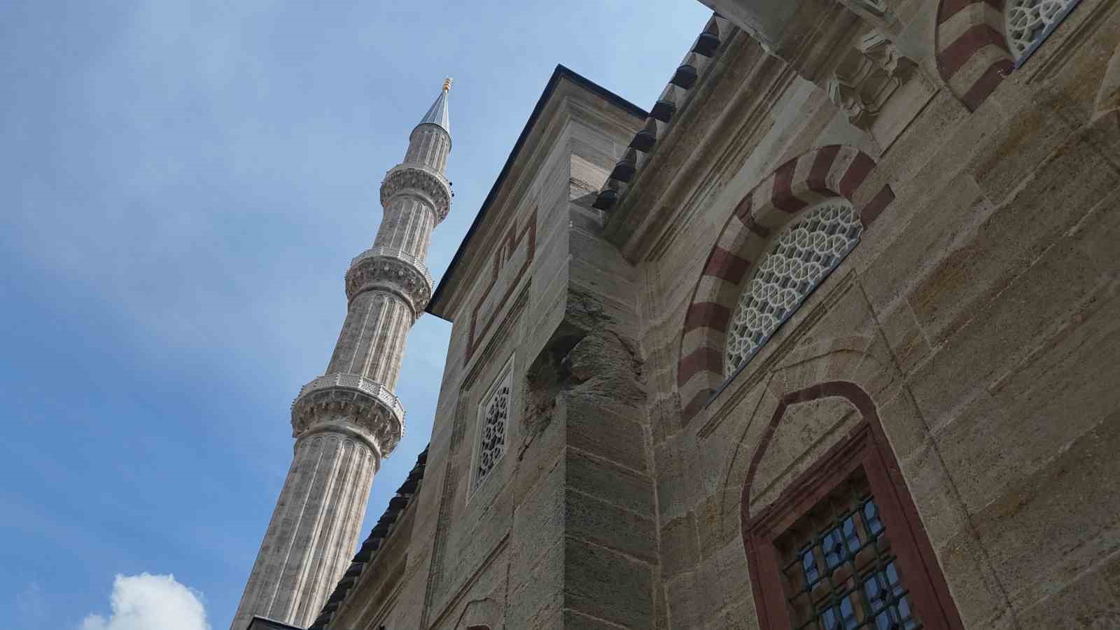 selimiyenin kubbesini delen katil mermi parcasini 58 yildir evinde sakliyor 4 s8eICjgZ
