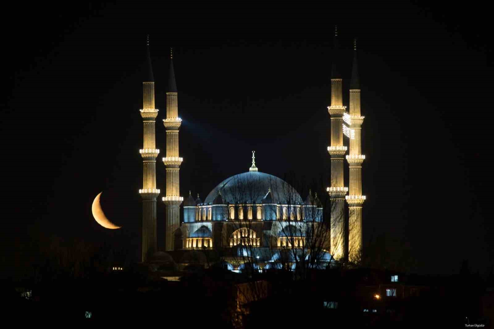 selimiyenin uzerinde hilal buyuledi 1 ecmKbKg4