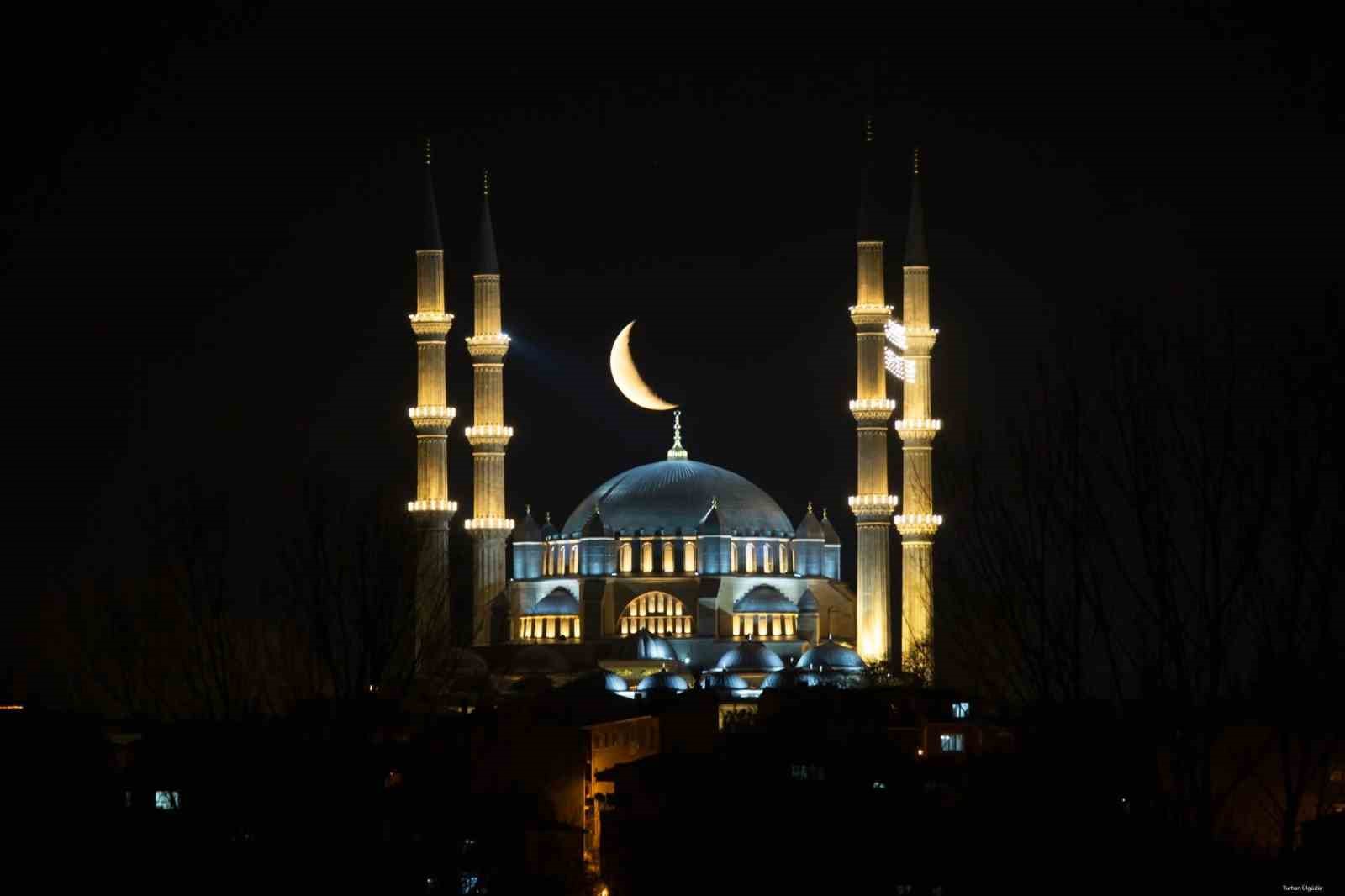 selimiyenin uzerinde hilal buyuledi 3 JFqkKcSL