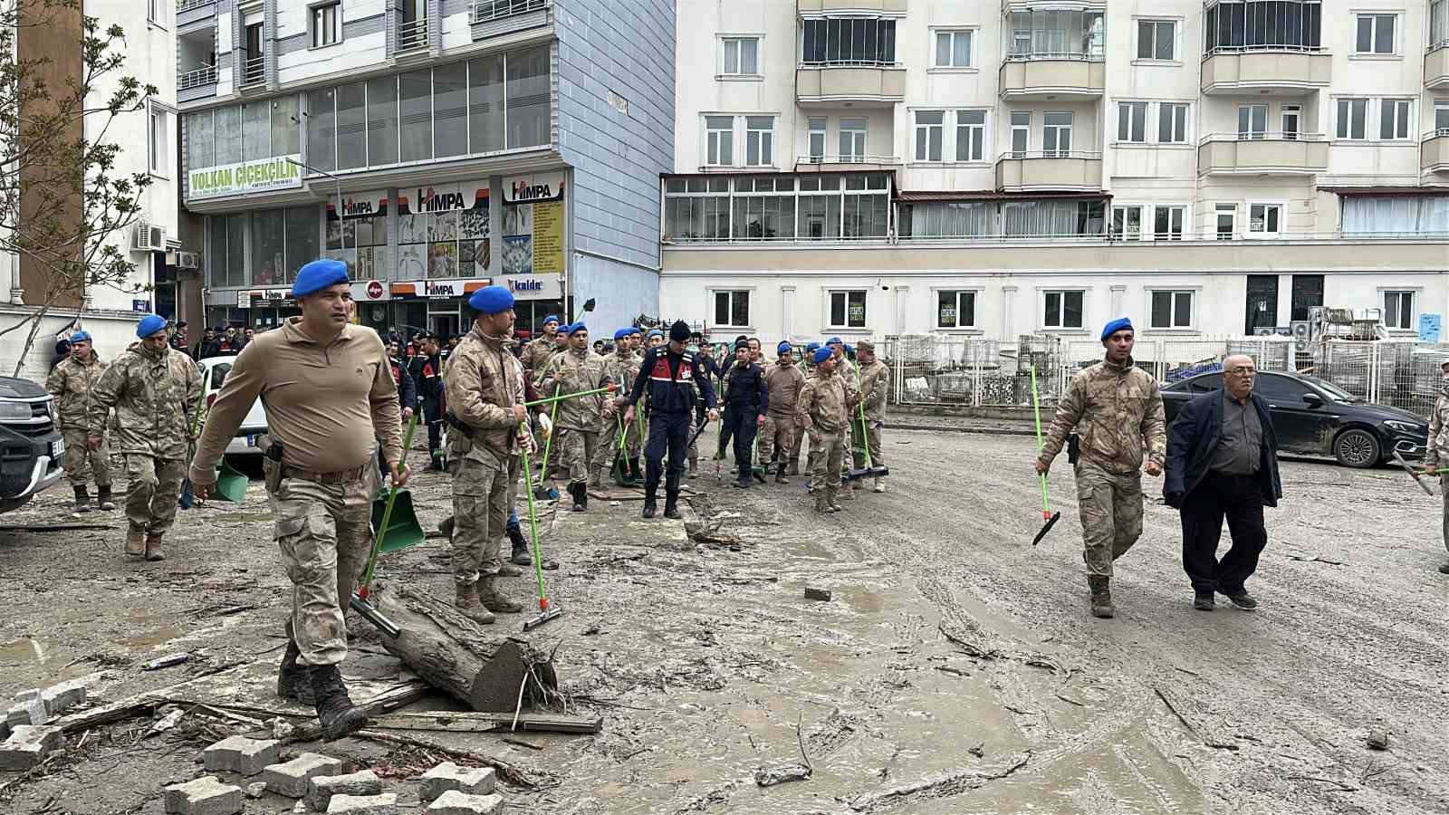selin vurdugu havzada yaralar sariliyor tum ekipler sahada 1