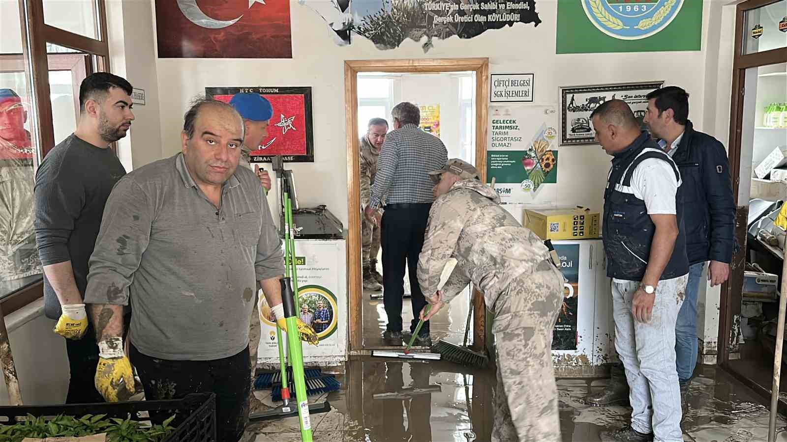 selin vurdugu havzada yaralar sariliyor tum ekipler sahada 5 Z7cyT6tn