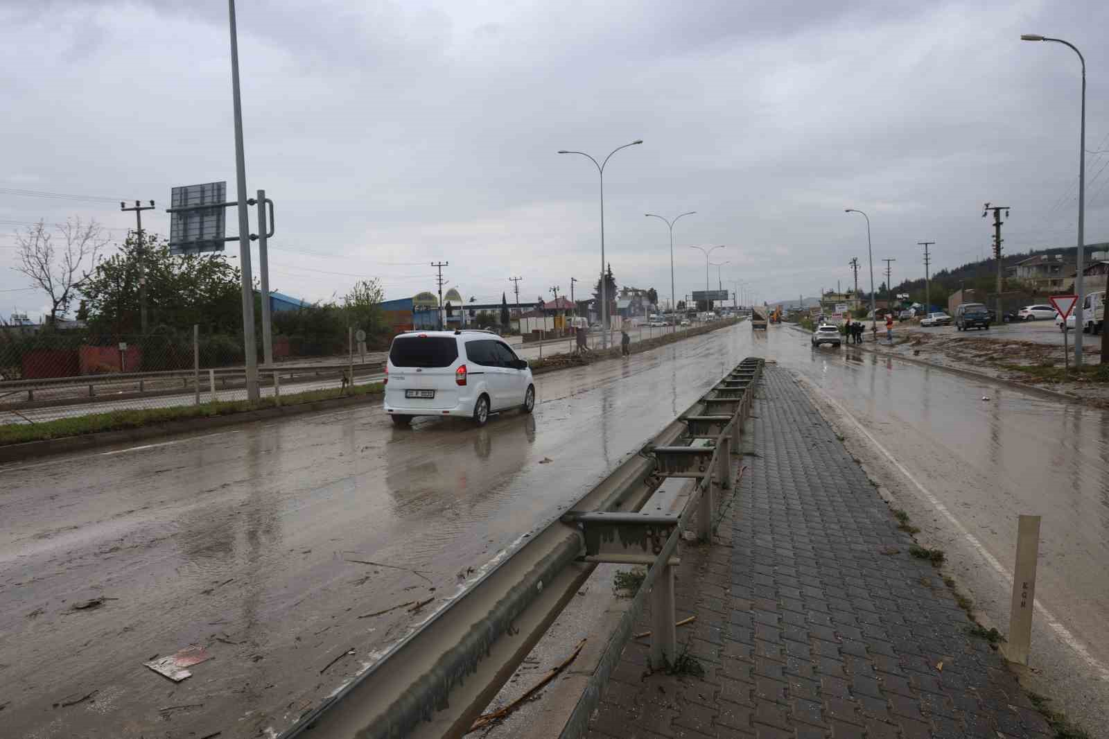 selle birlikte araclari mahsur kaldigi karayolu ulasima acildi 2 W7wuqRQq