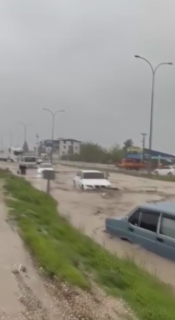 selle birlikte araclari mahsur kaldigi karayolu ulasima acildi 3 Vltapl1s