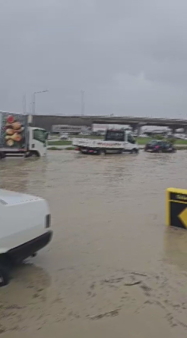 selle birlikte araclari mahsur kaldigi karayolu ulasima acildi 4 7cEq4AIc