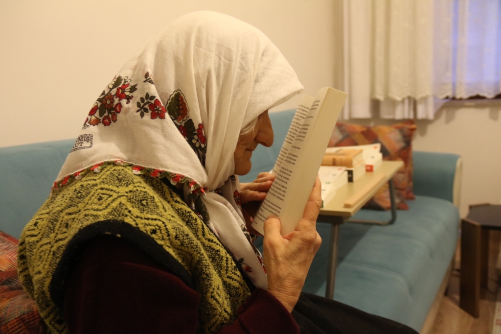 Sema Kol’un hikayesi, “bahanelerin değil, azmin konuştuğu bir hayatın” öyküsü.
Kadınların üretme gücünü, bilgeliğini ve sabrını temsil ediyor.
