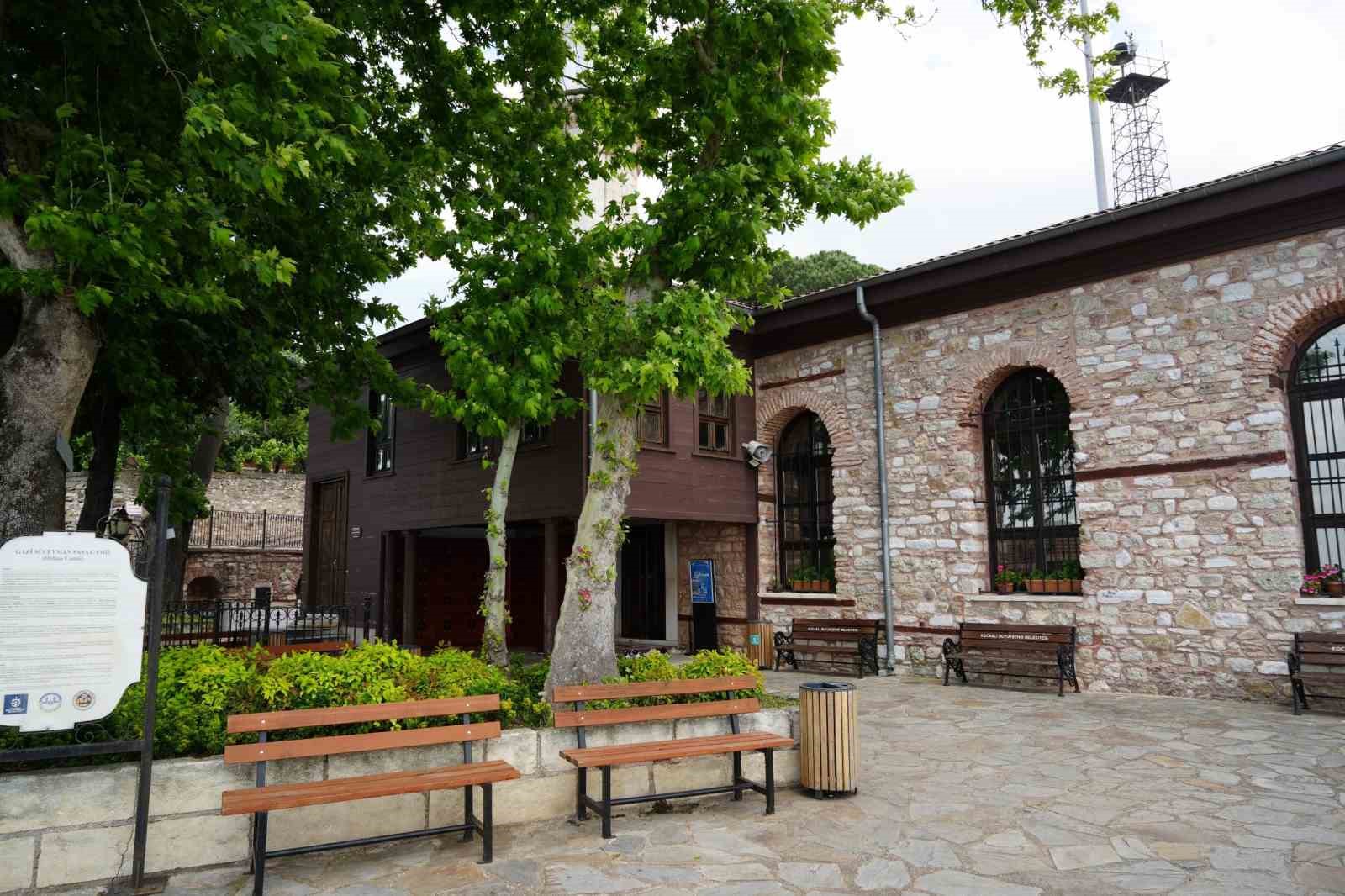 Sembol caminin 6 asırlık çınarı yıldırımlara rağmen ayakta 9 sembol caminin 6 asirlik cinari yildirimlara ragmen ayakta 5 SWAh4tAq