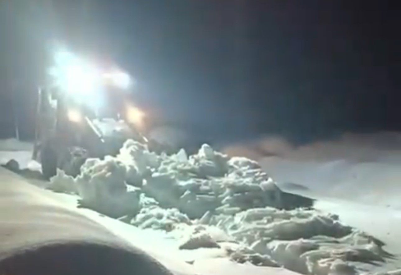 Şemdinli’de 1 metrelik karda hayat mesaisi: Zehirlenen 12 kişi için ekipler seferber oldu 6 semdinlide 1 metrelik karda hayat mesaisi zehirlenen 12 kisi icin ekipler seferber oldu 2 FayYH5Yd