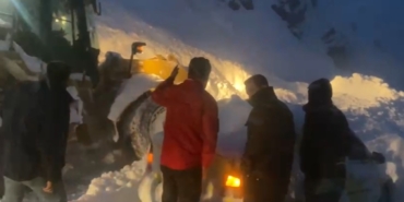 semdinlide-cig-altinda-can-pazari-karayollari-ekipleri-zamanla-yarisarak-3-kisiyi-kurtardi-PEjl23Fk.jpg