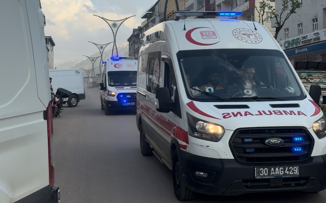 semdinlide minibus yoldan cikti 3 yarali 3 cU1t2ZOO