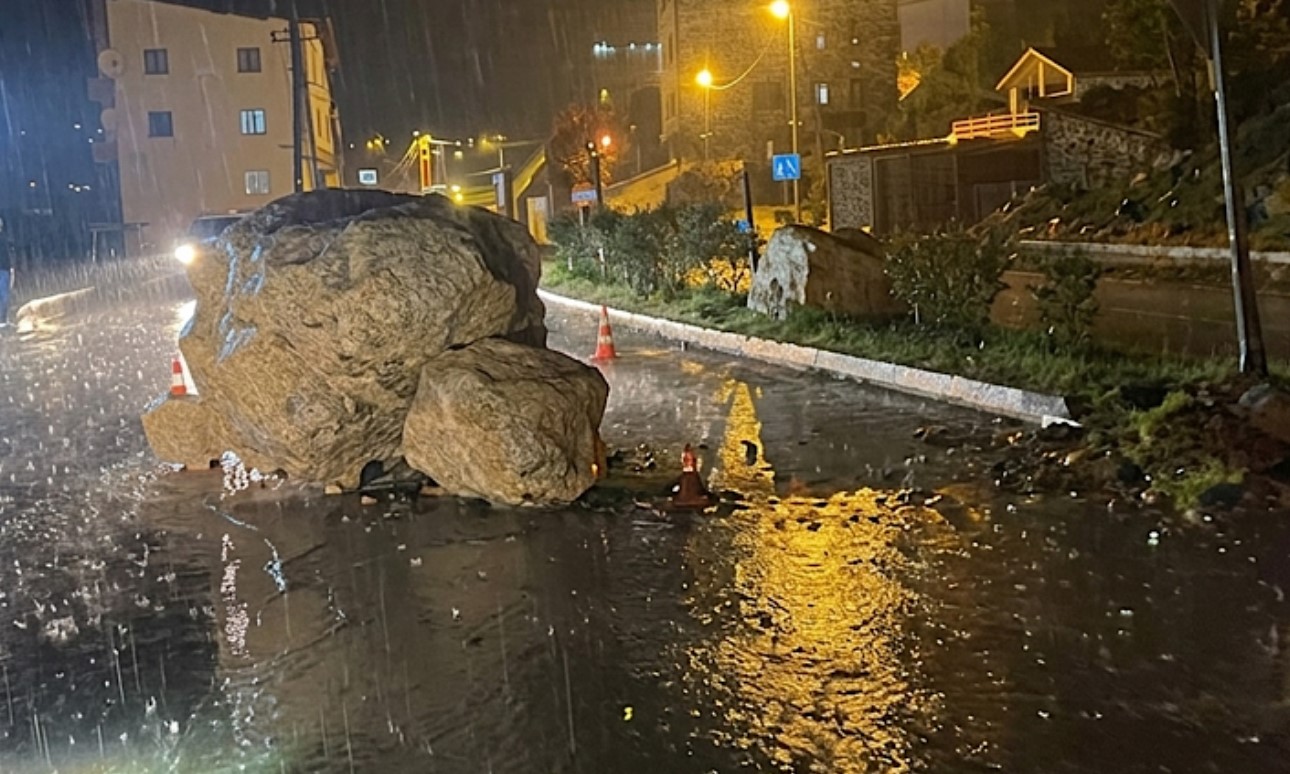 semdinlide yola dev kaya parcalari dustu 0 eOWczC96