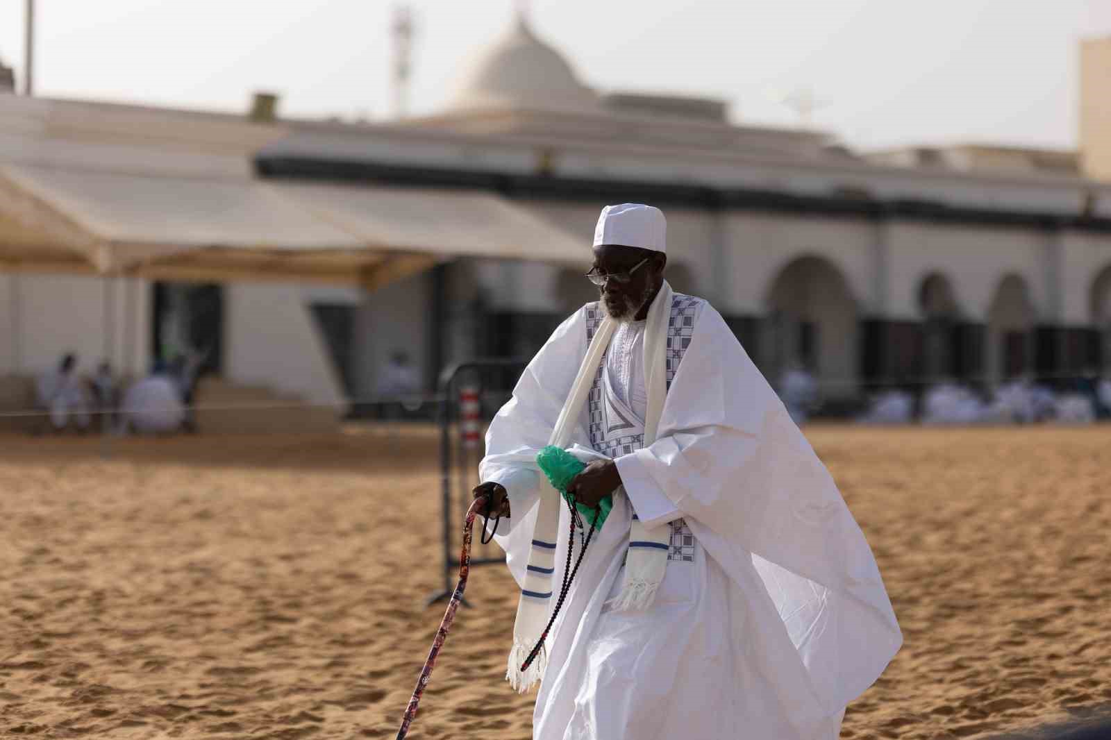 senegalde atlas okyanusu kiyisinda bayram namazi 10 WRTiyAtS
