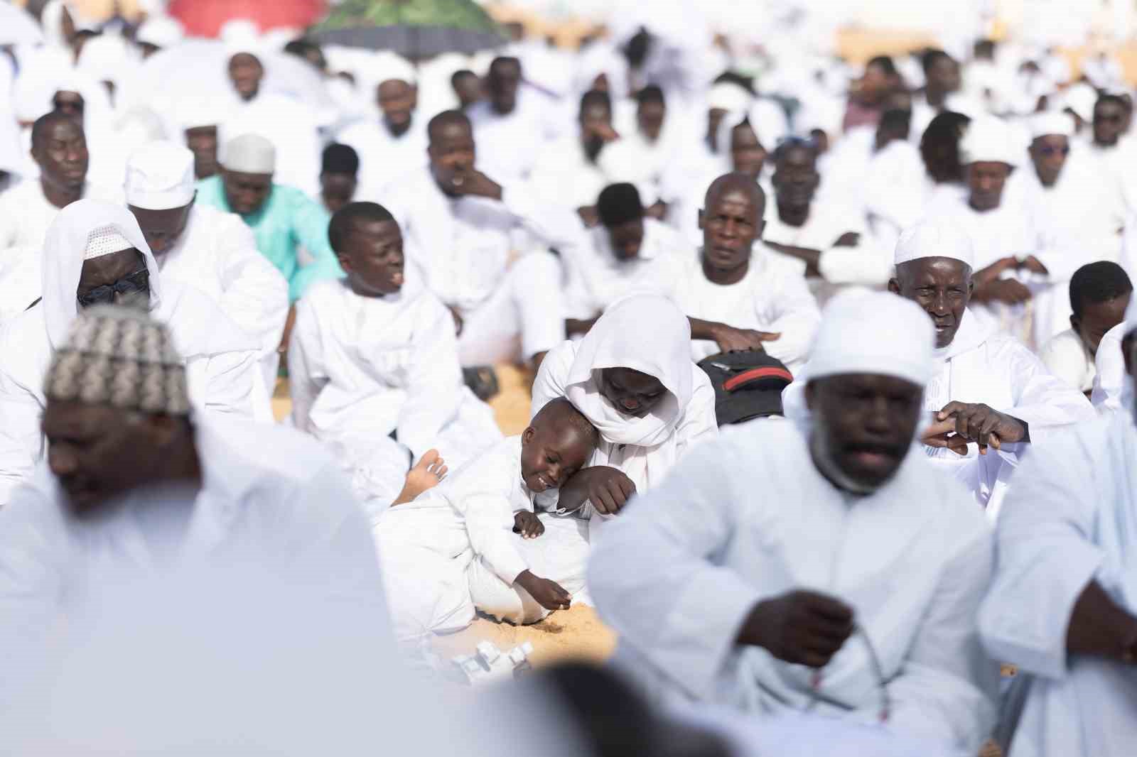 senegalde atlas okyanusu kiyisinda bayram namazi 11 P2D45KOn
