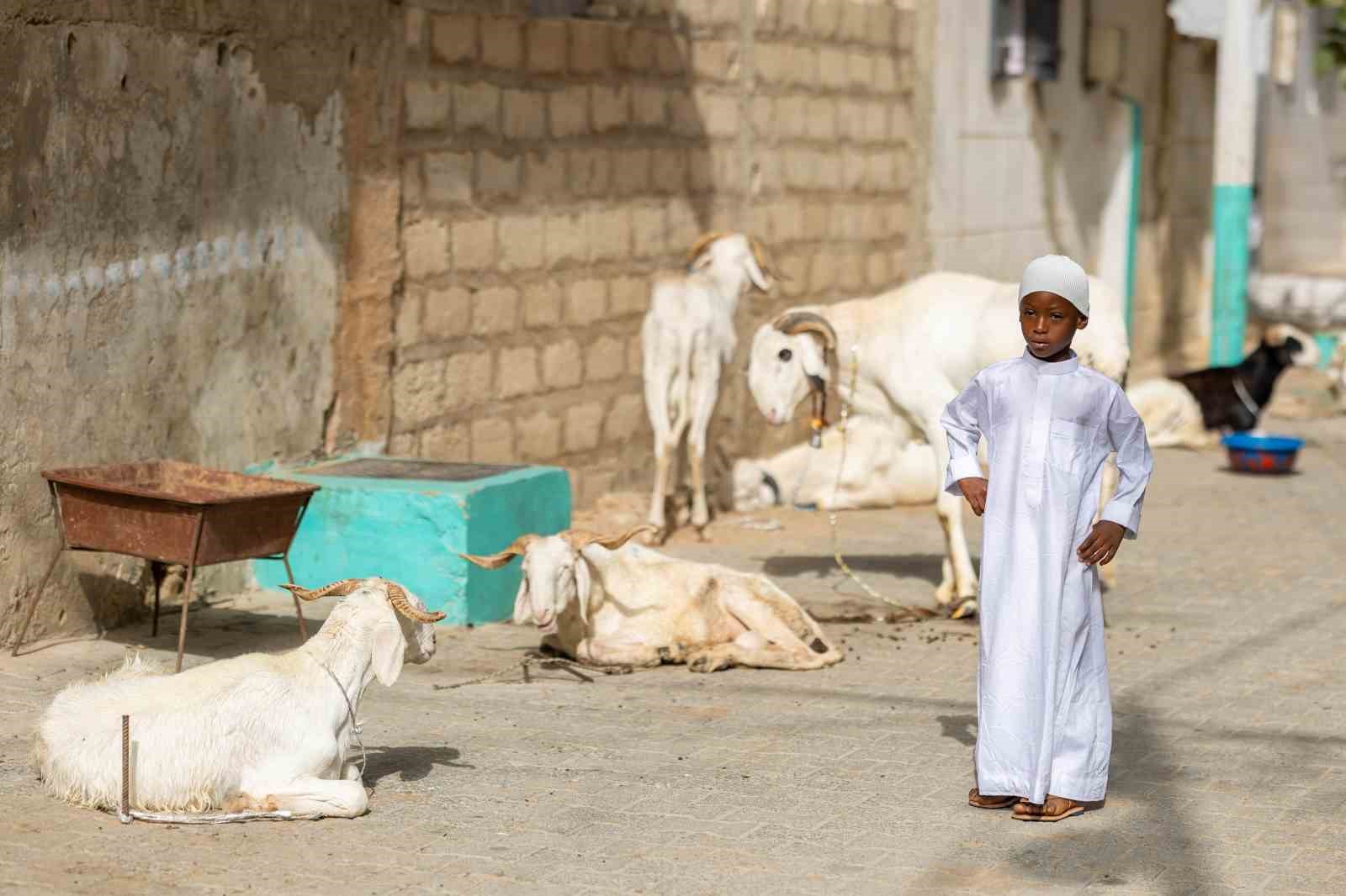 senegalde atlas okyanusu kiyisinda bayram namazi 15 DyeOXHsf