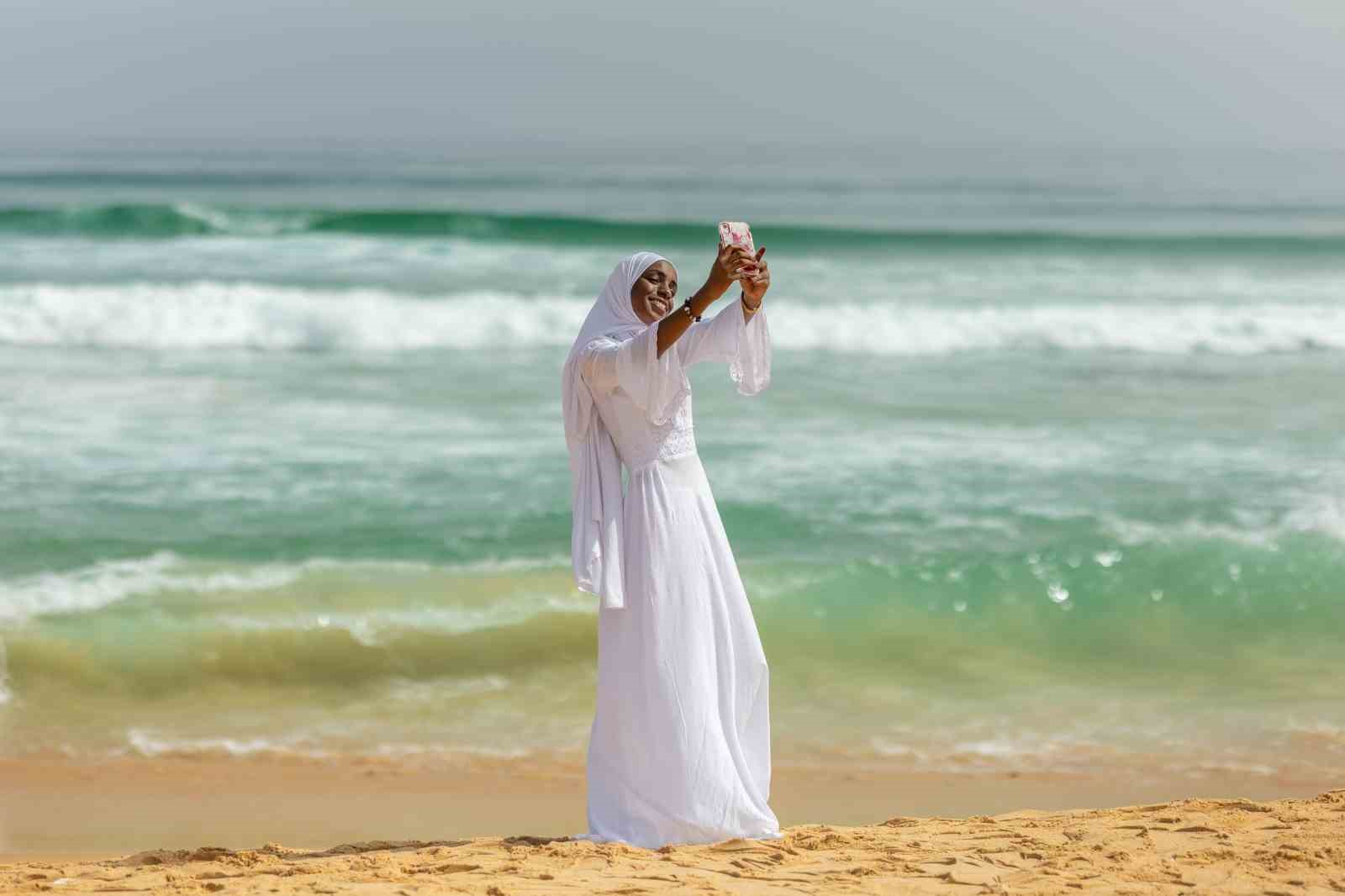 senegalde atlas okyanusu kiyisinda bayram namazi 18 EQaMYlYj