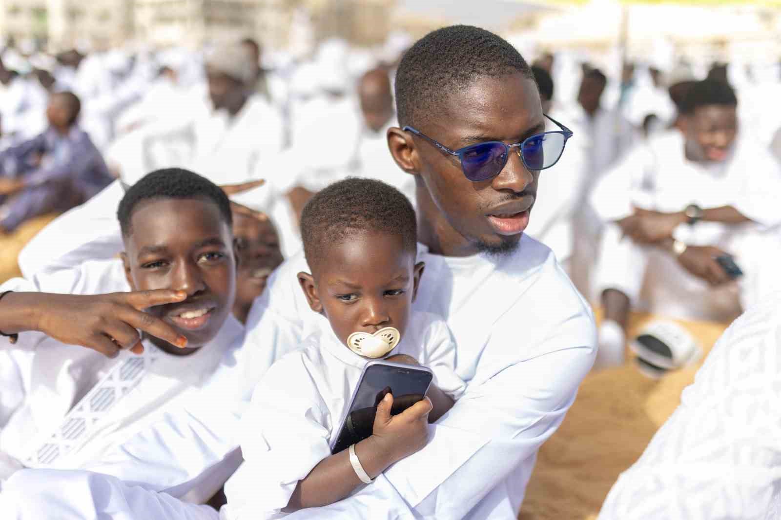 senegalde atlas okyanusu kiyisinda bayram namazi 21 7ORU9Et3