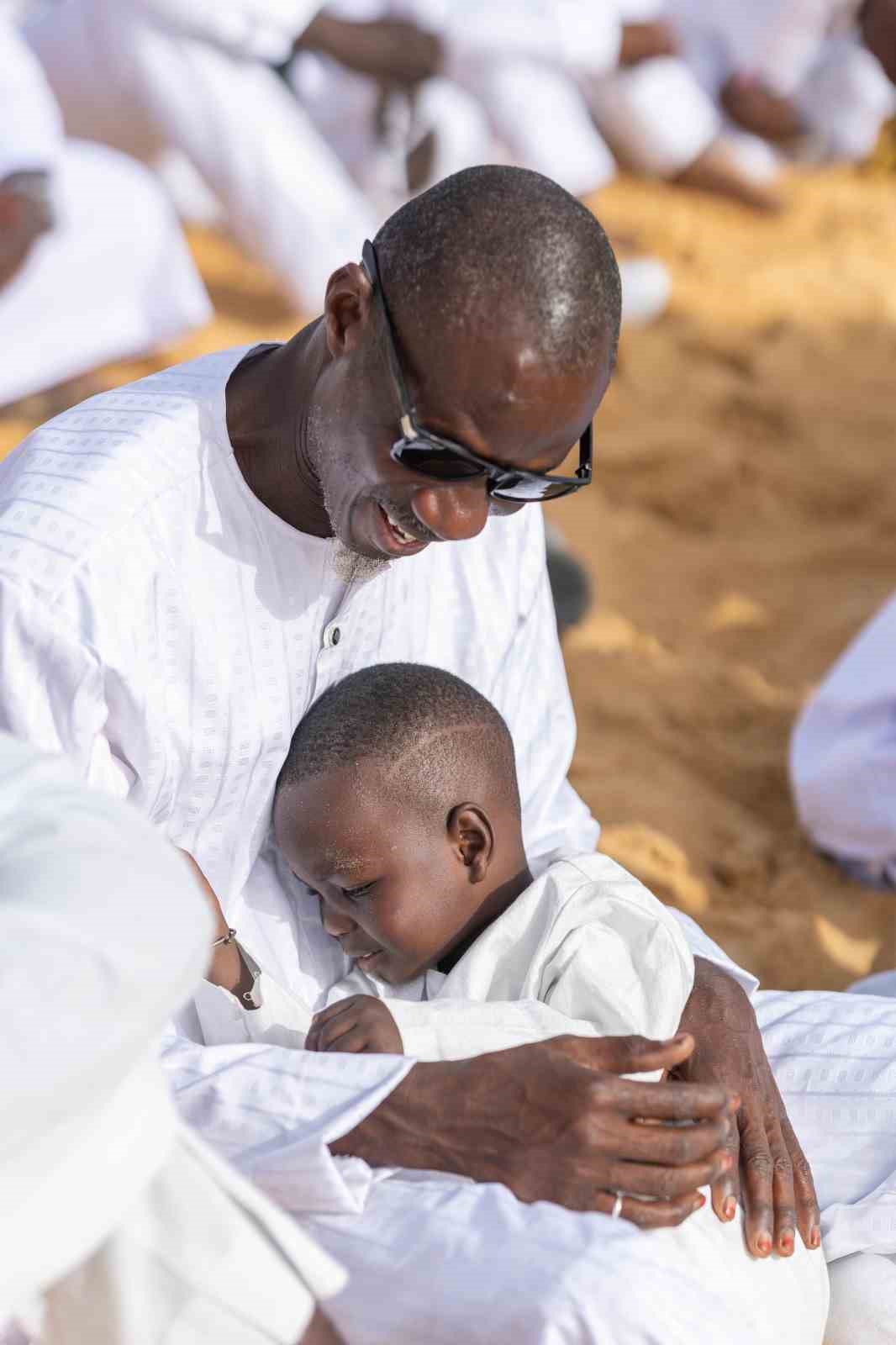 senegalde atlas okyanusu kiyisinda bayram namazi 22 nrgHFSqm