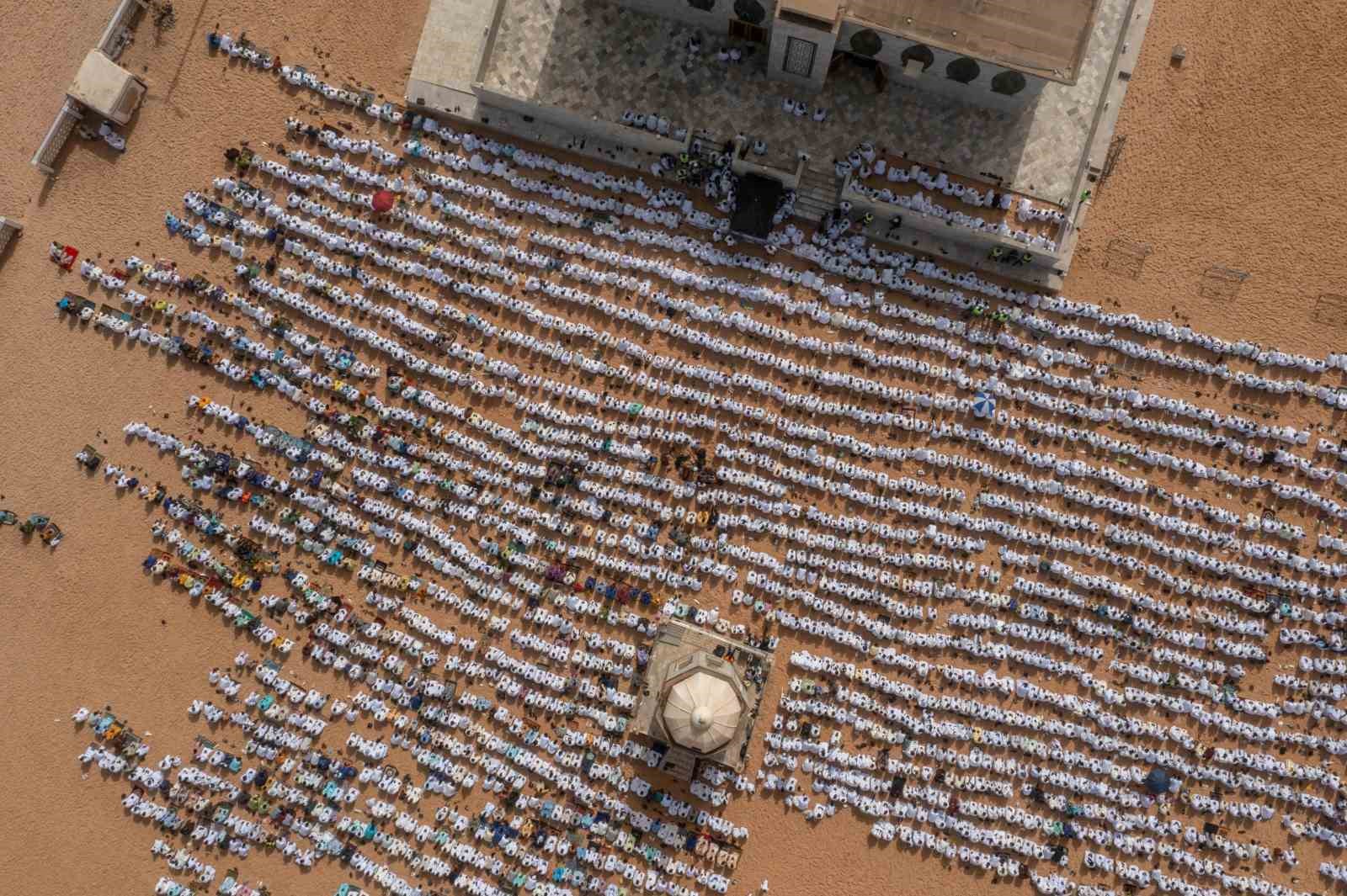 senegalde atlas okyanusu kiyisinda bayram namazi 4 uV8Ly9ll