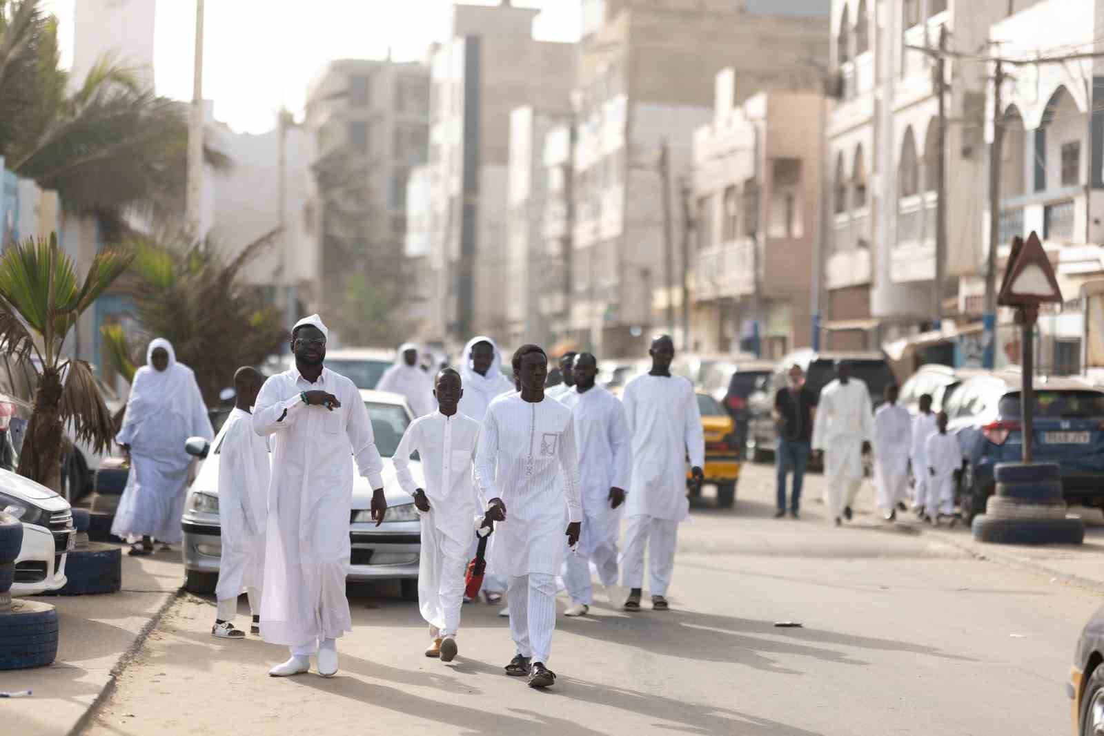 senegalde atlas okyanusu kiyisinda bayram namazi 9 pHh7GsrB