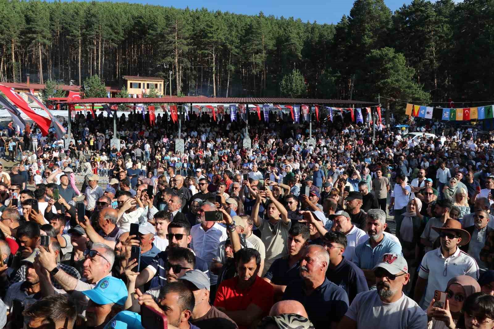Şenkaya’da Bal Festivali’nde rekor katılım: 20 bin kişi Şirankes’te buluştu 9 senkayada bal festivalinde rekor katilim 20 bin kisi sirankeste bulustu 5 KvnSNccb