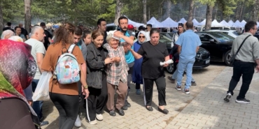 senlikte-agactan-dusen-dal-yasli-kadini-yaraladi-8CJngLGr.jpg