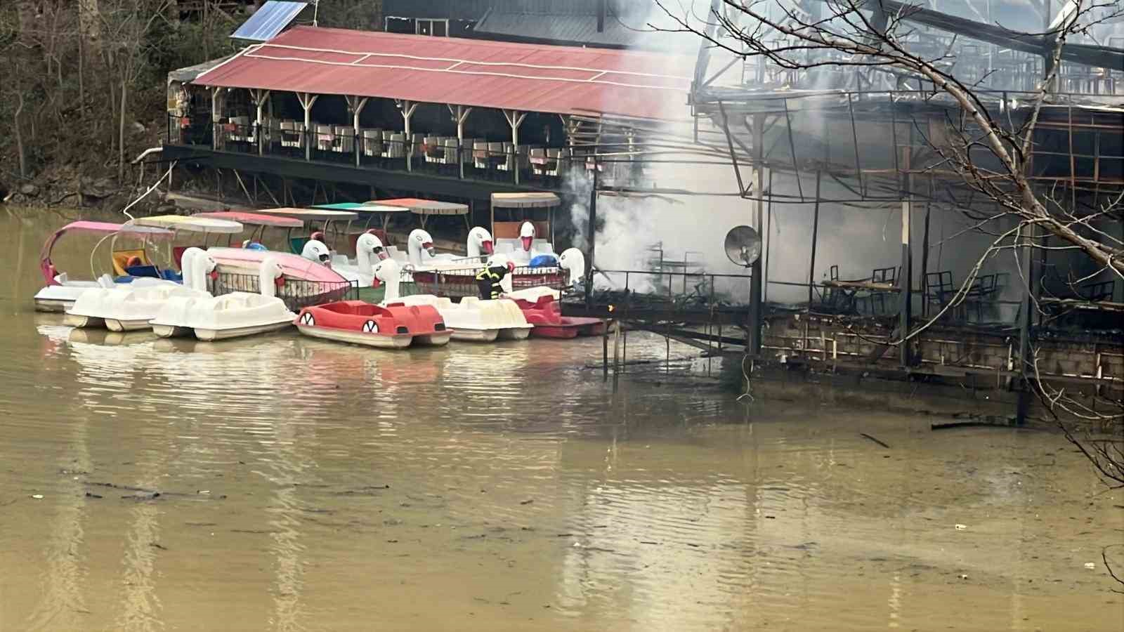 Sera Gölü’ndeki turistik işletmede yangın 7 sera golundeki turistik isletmede yangin 3 eCY8WASU