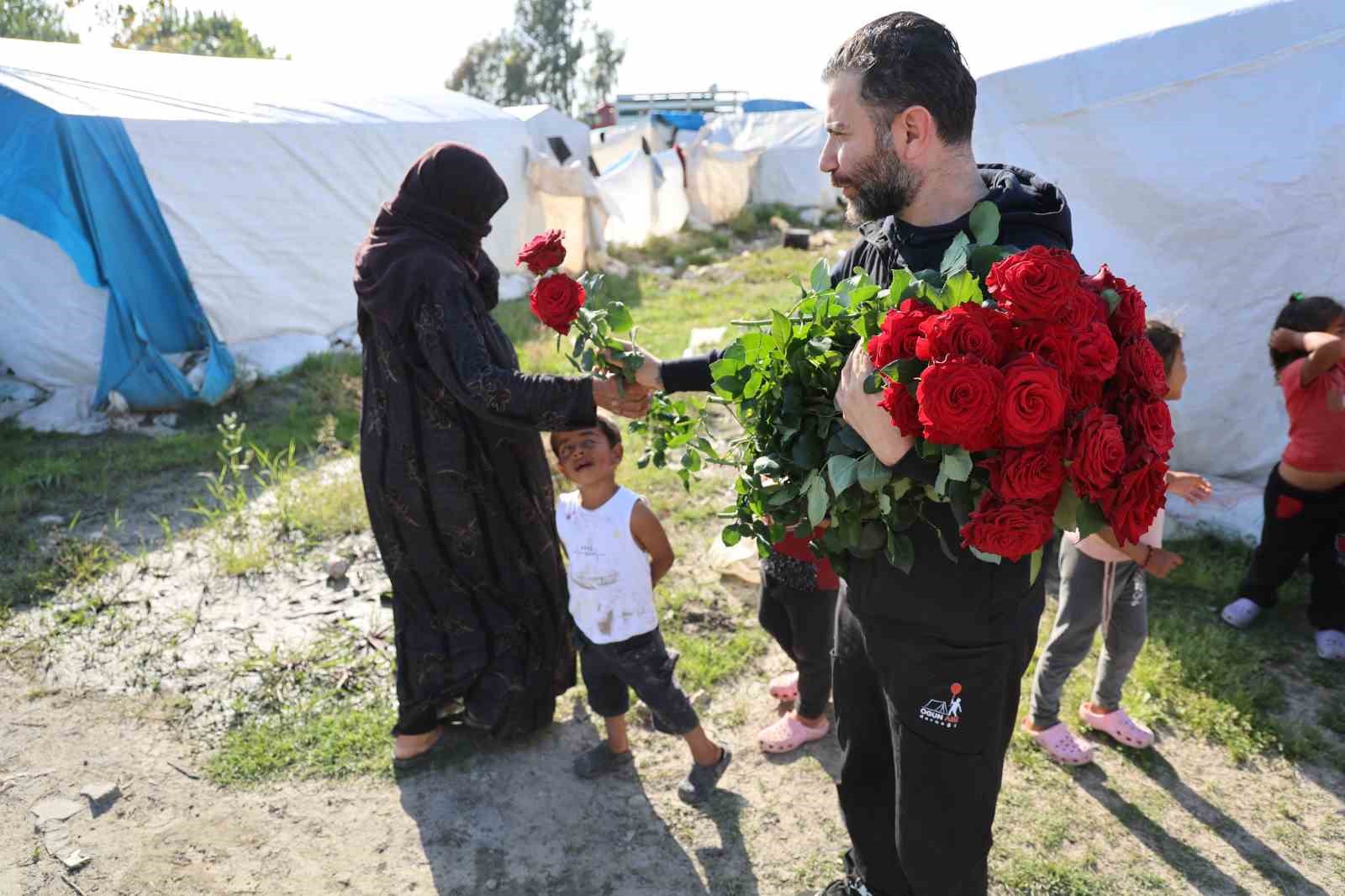 Serada para etmeyen gül, annelere dağıtıldı 10 serada para etmeyen gul annelere dagitildi 6 svQqpgke