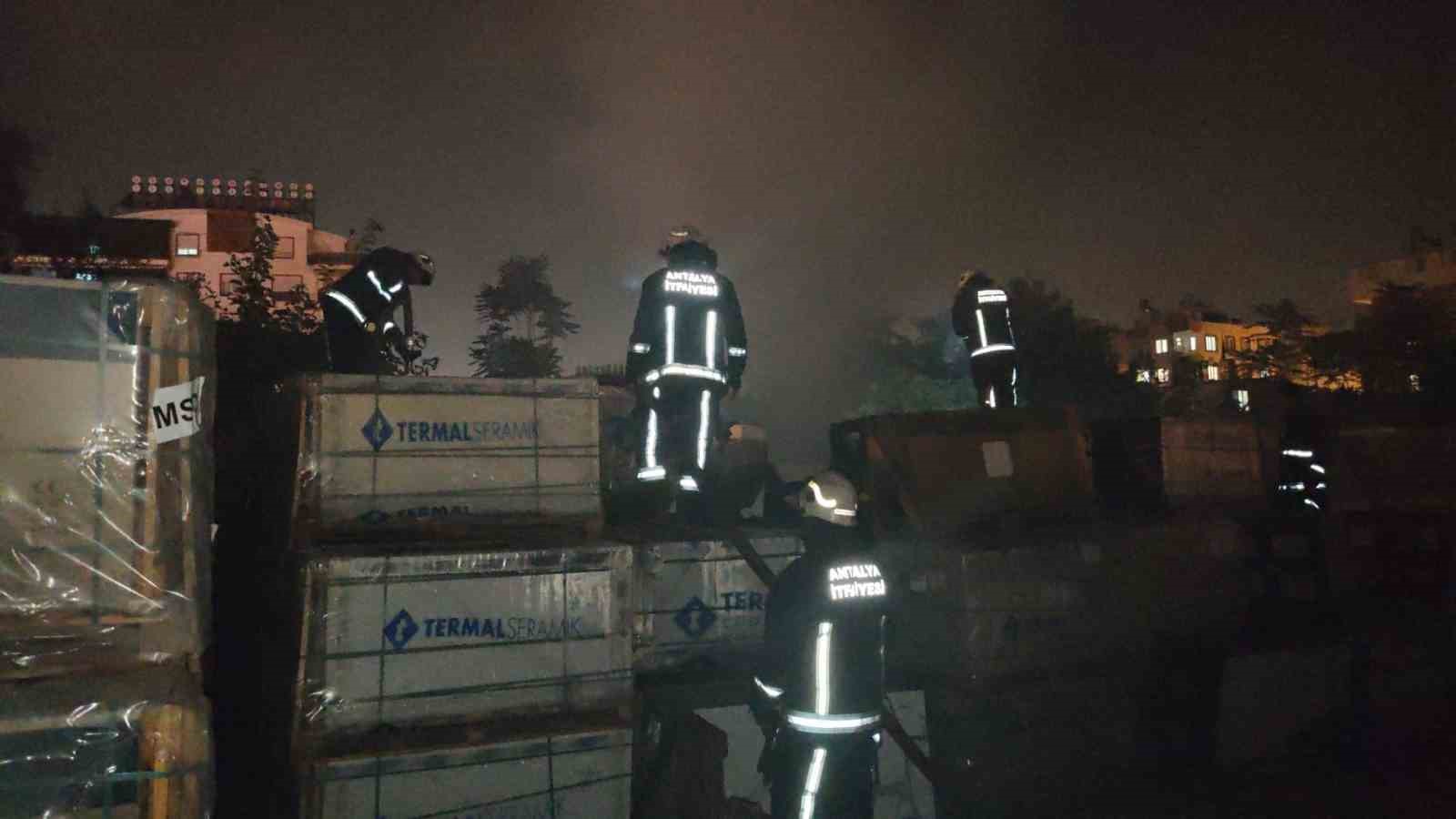 seramik parcalari satilan is yerinde yangin 4 2hC1ACMm
