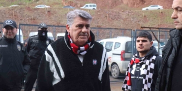 serdar-adali-taraftarla-birlikte-maca-geldi-PGG4u5dE.jpg