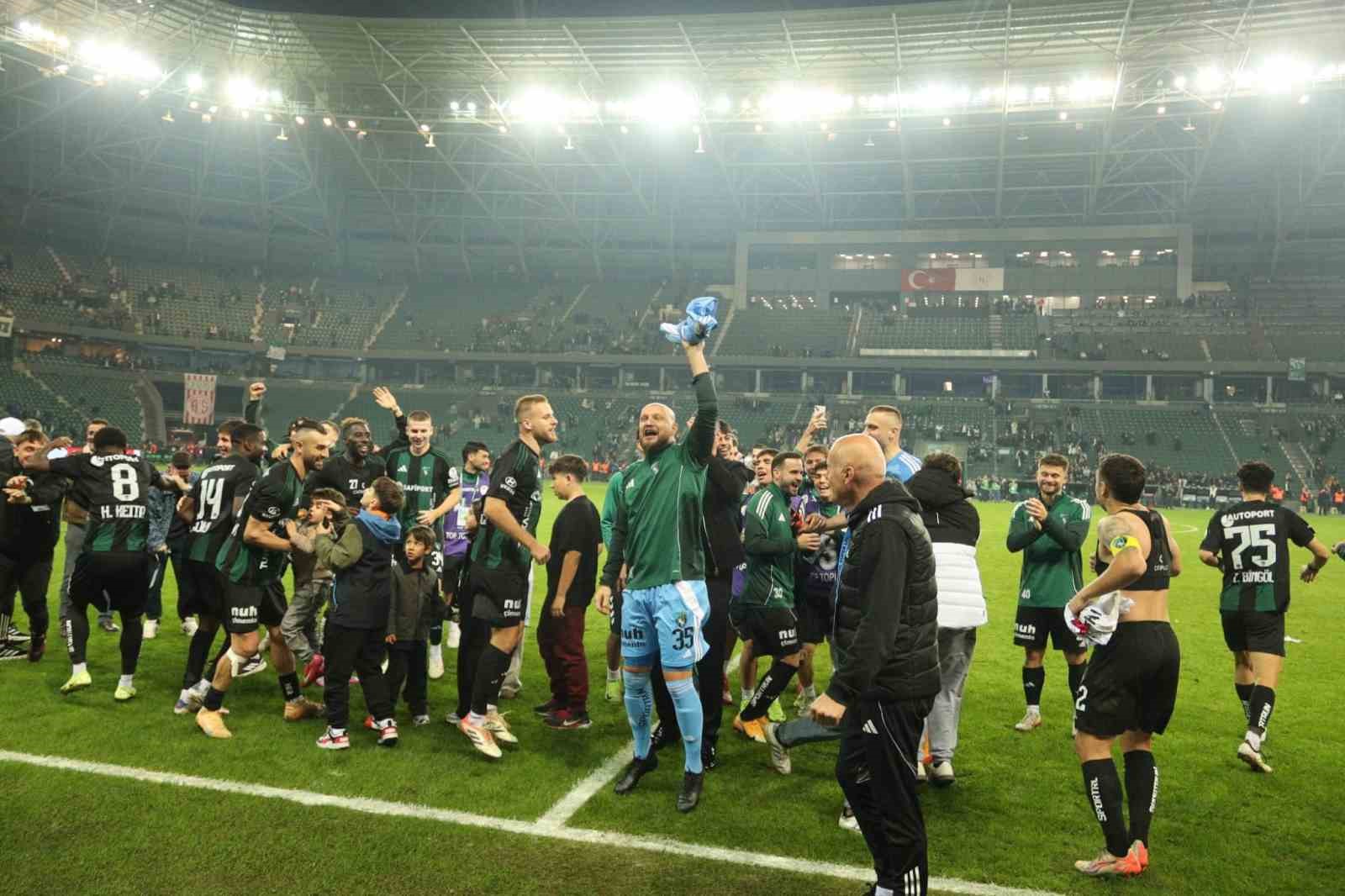 serdar dursun galibiyeti gobek atarak kutladi 1 K7v4DYj2