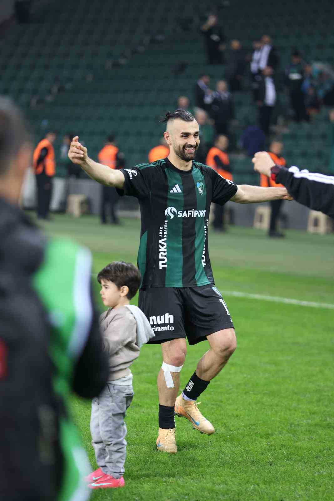 serdar dursun galibiyeti gobek atarak kutladi 3 khpVWIOp