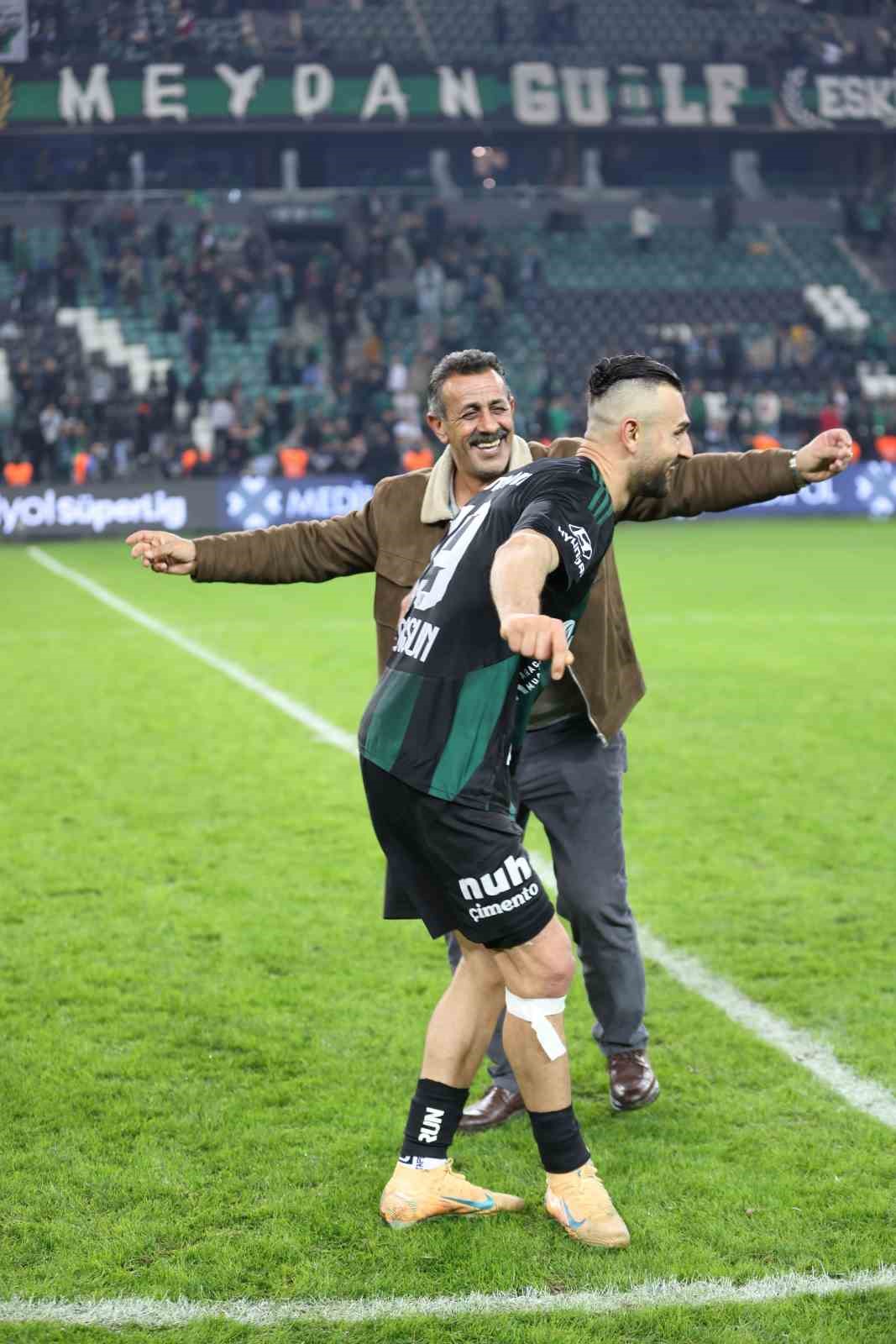 serdar dursun galibiyeti gobek atarak kutladi 4 T2CNlReu